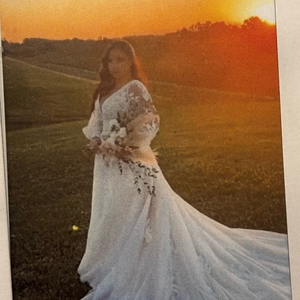 Elegant White Lace Wedding Dress